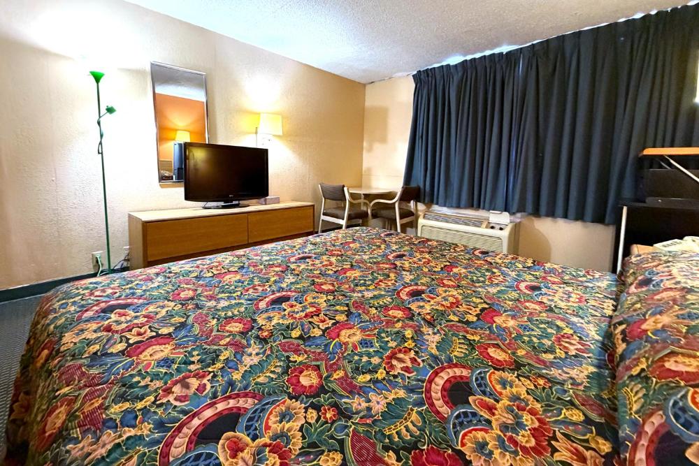 Full Bed Smoking interior